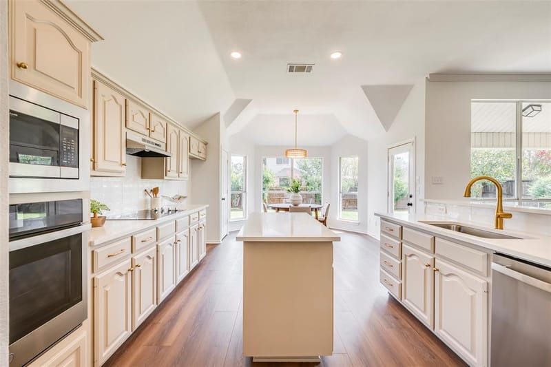 7036 Herman Jared Drive, North Richland Hills TX 76182 - Photo 11