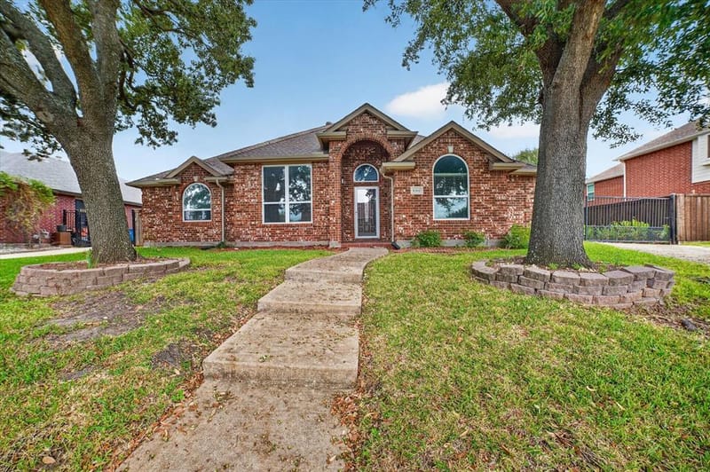 8301 Martha Lane, Rowlett TX 75088 - Photo 2