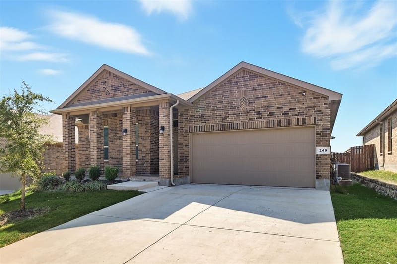 249 Irish Moss Drive, Fort Worth TX 76052 - Photo 2