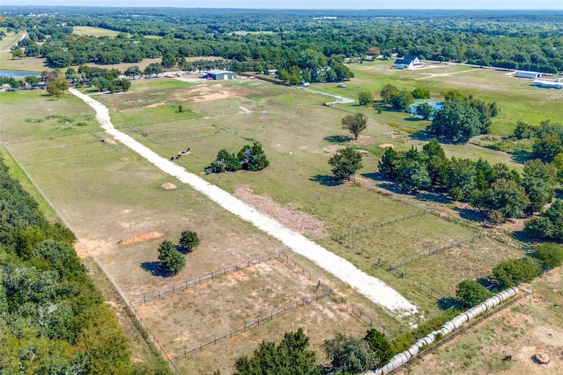 8690 E FM 922 Highway, Valley View TX 76272 - Photo 37