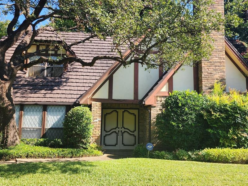 6510 Covecreek Place, Dallas TX 75240 - Photo 2