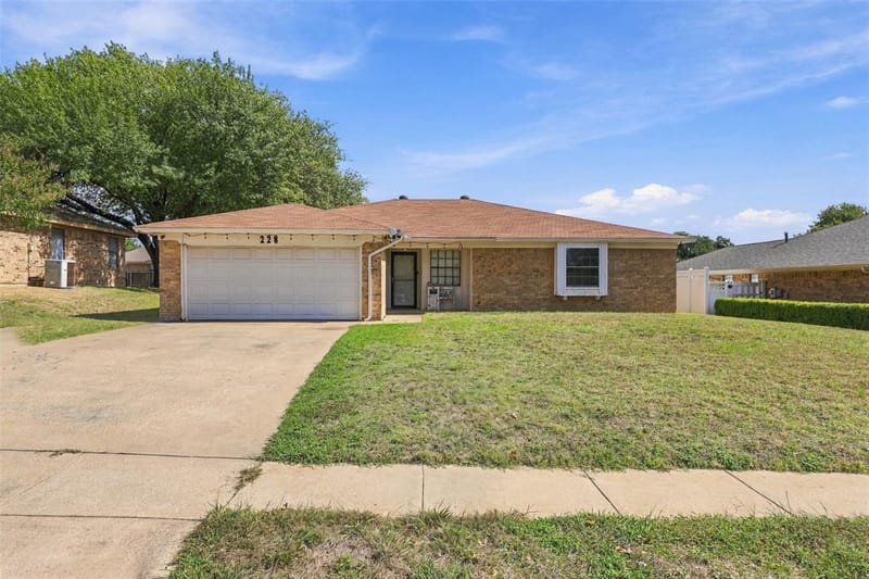 228 Meadowhill Drive, Benbrook TX 76126 - Photo 2