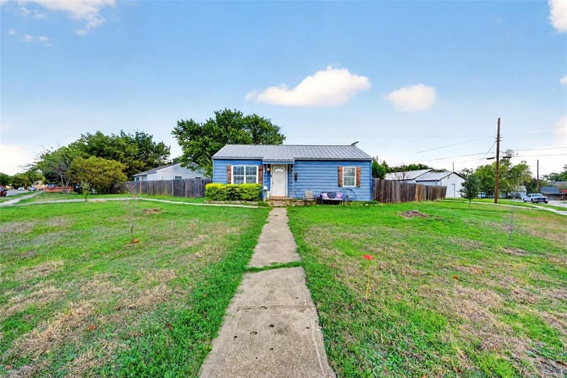 318 Charles Drive, Irving TX 75060