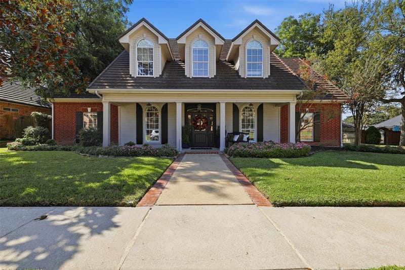 7204 Saquaro Lake Court, Arlington TX 76016 - Photo 2