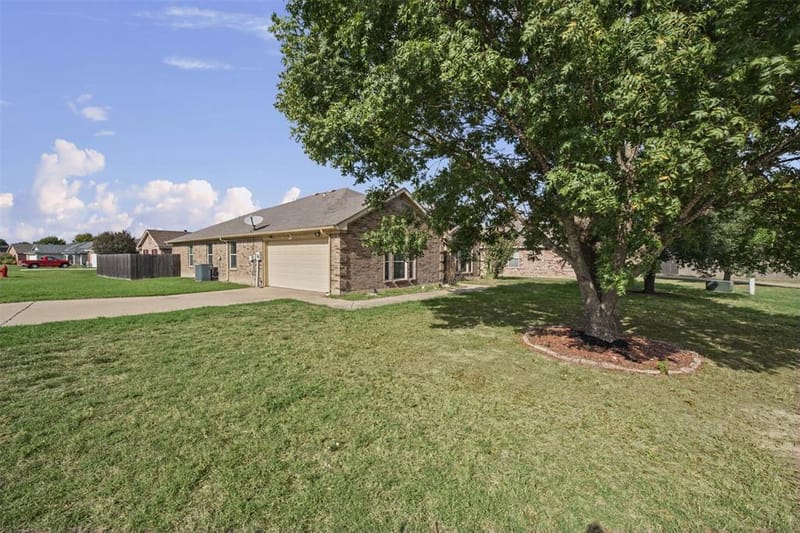 301 Wintergreen Court, Weatherford TX 76085 - Photo 2
