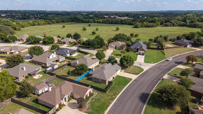 301 Wintergreen Court, Weatherford TX 76085 - Photo 32