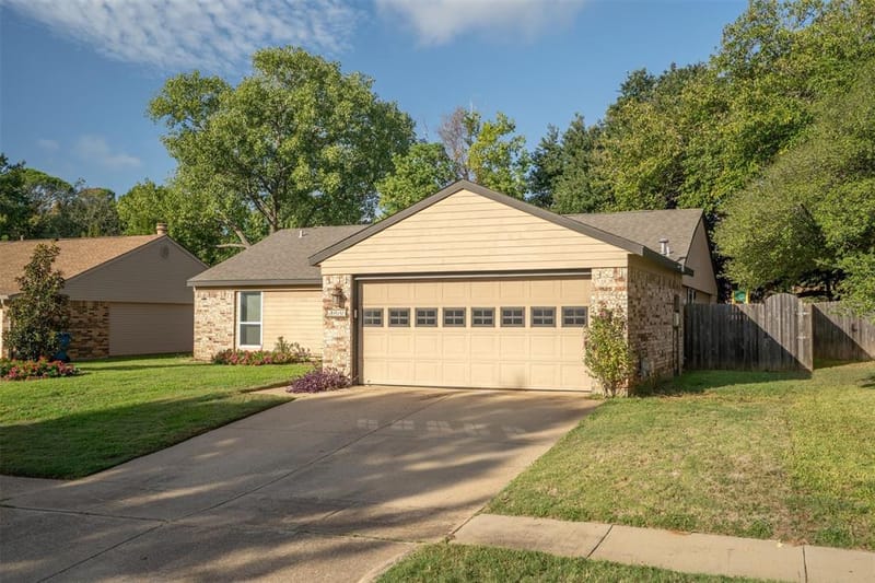 3911 White Oak Court, Flower Mound TX 75028 - Photo 2