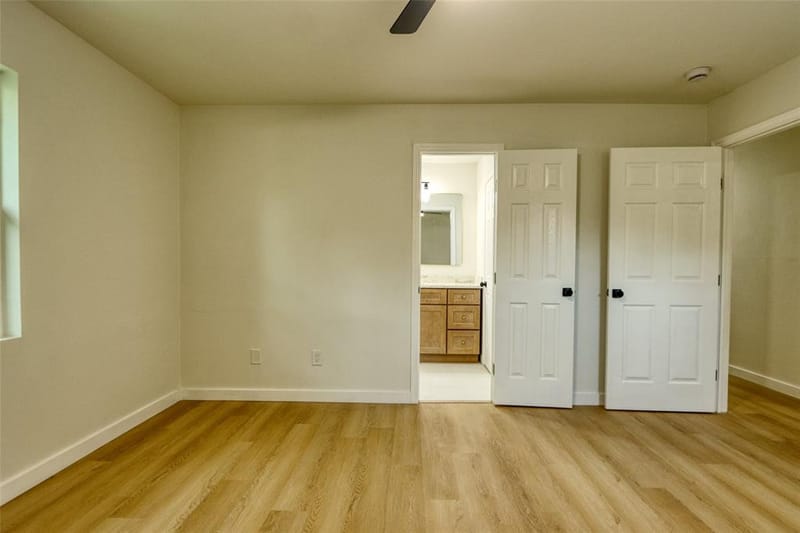 729 Oakwood Avenue, Hurst TX 76053 - Photo 16