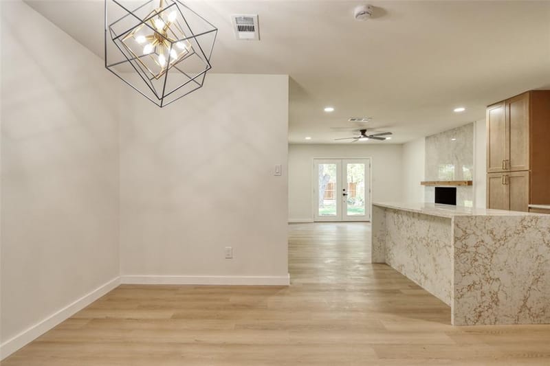 729 Oakwood Avenue, Hurst TX 76053 - Photo 7