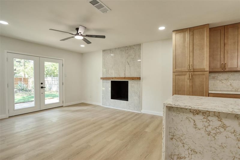 729 Oakwood Avenue, Hurst TX 76053 - Photo 9