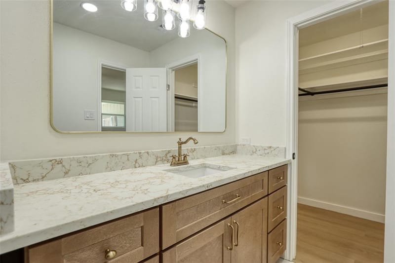 729 Oakwood Avenue, Hurst TX 76053 - Photo 24