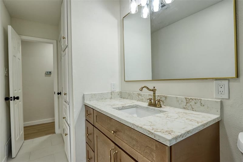 729 Oakwood Avenue, Hurst TX 76053 - Photo 30