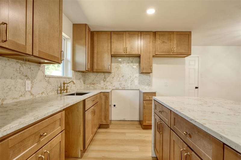 729 Oakwood Avenue, Hurst TX 76053 - Photo 10