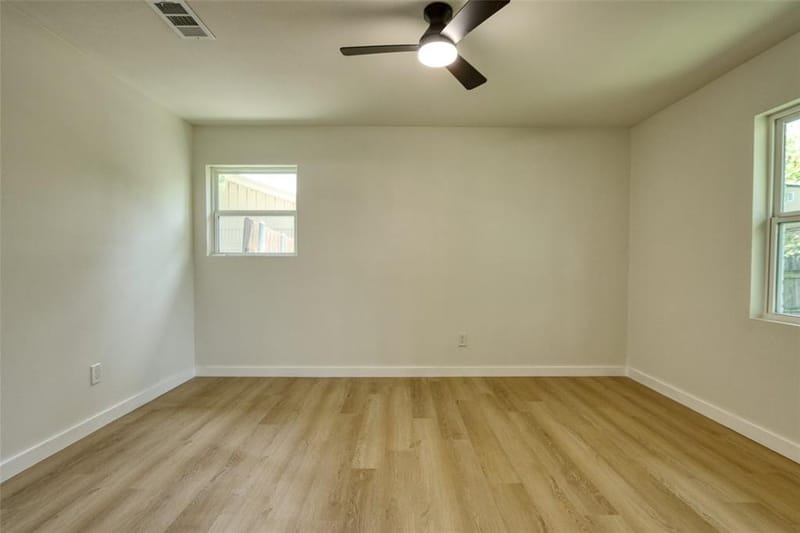 729 Oakwood Avenue, Hurst TX 76053 - Photo 14