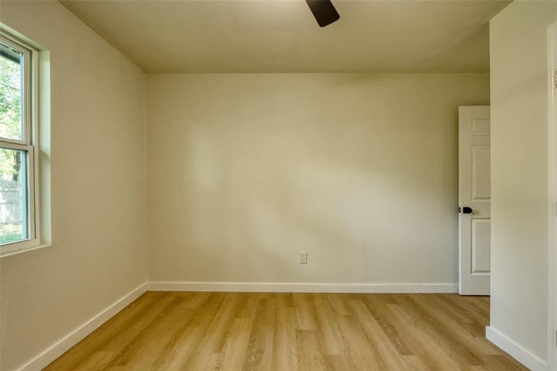 729 Oakwood Avenue, Hurst TX 76053 - Photo 18