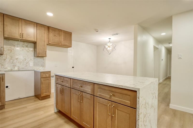 729 Oakwood Avenue, Hurst TX 76053 - Photo 11