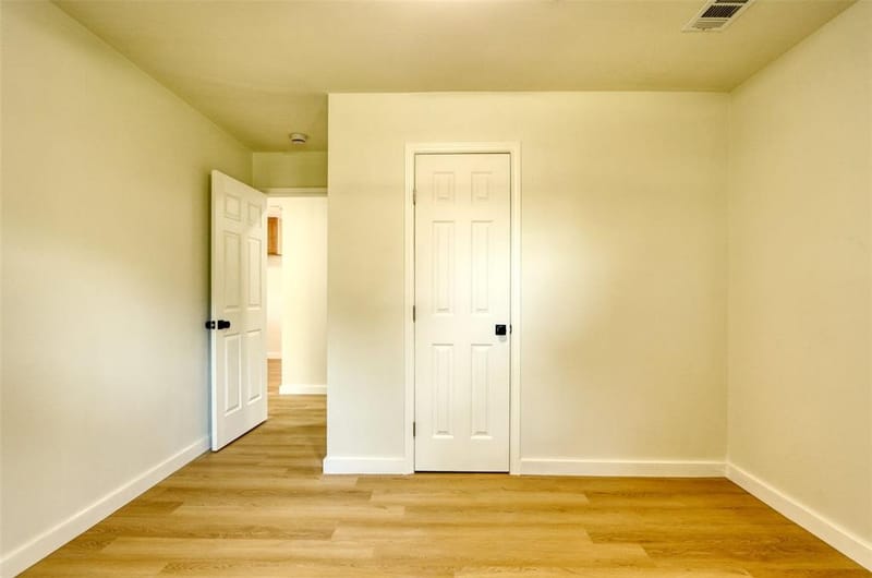 729 Oakwood Avenue, Hurst TX 76053 - Photo 19