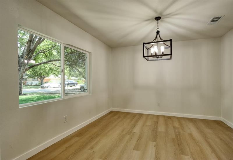 729 Oakwood Avenue, Hurst TX 76053 - Photo 4