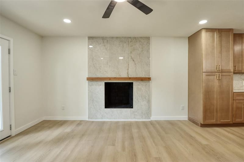 729 Oakwood Avenue, Hurst TX 76053 - Photo 8