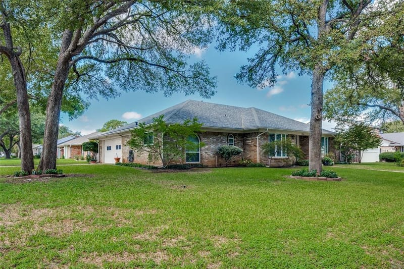 2002 Elmhurst Drive, Arlington TX 76012 - Photo 2