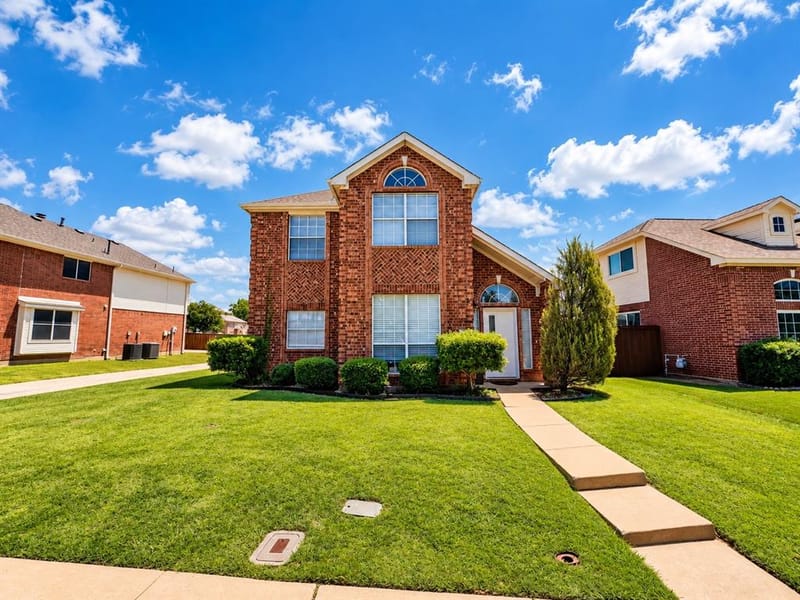1402 Stone Canyon Way, Lewisville TX 75067 - Photo 2