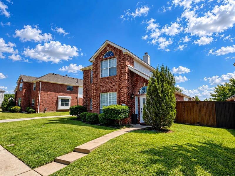 1402 Stone Canyon Way, Lewisville TX 75067 - Photo 3