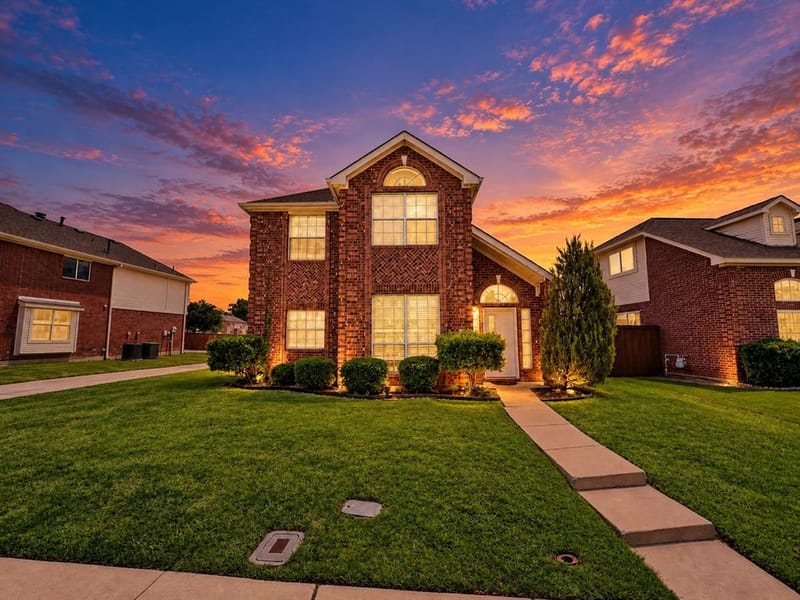 1402 Stone Canyon Way, Lewisville TX 75067