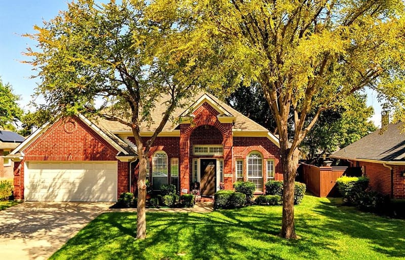 10112 Norman Court, Irving TX 75063 - Photo 2