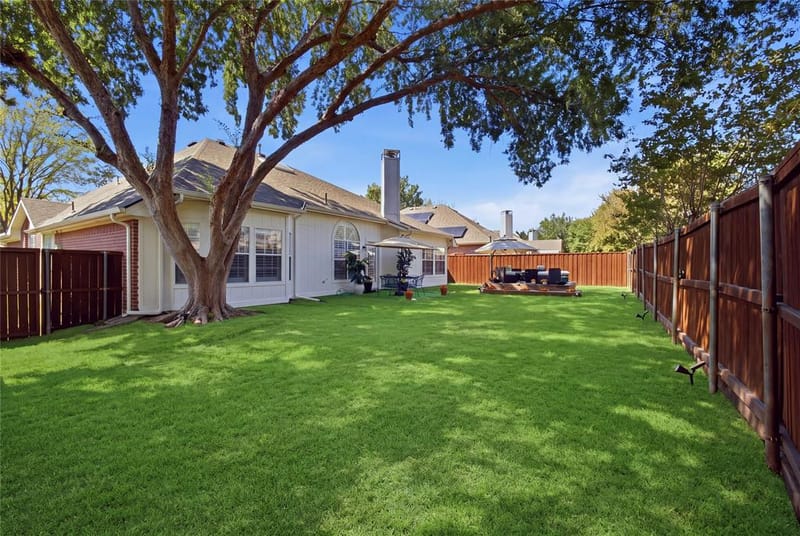 10112 Norman Court, Irving TX 75063 - Photo 7