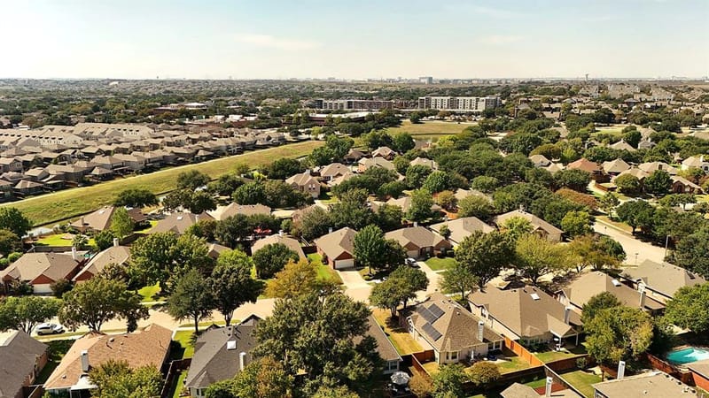 10112 Norman Court, Irving TX 75063 - Photo 32