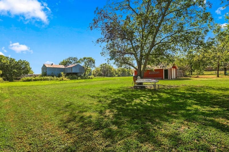 604 E South Street, Whitesboro TX 76273 - Photo 36