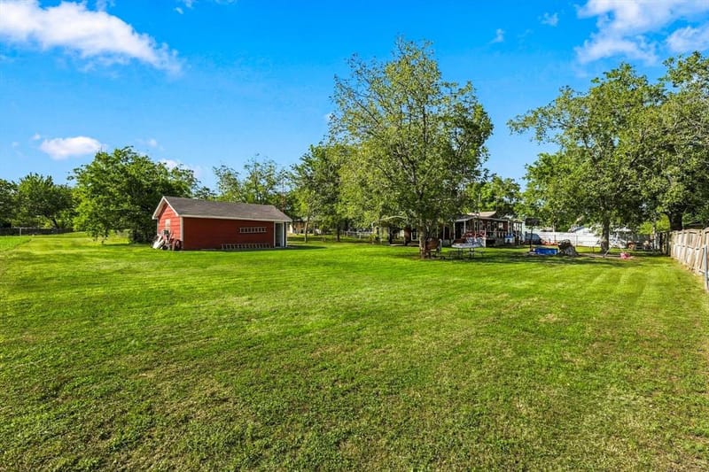 604 E South Street, Whitesboro TX 76273 - Photo 34