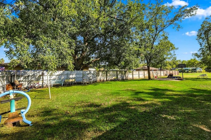 604 E South Street, Whitesboro TX 76273 - Photo 37