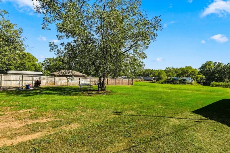 604 E South Street, Whitesboro TX 76273 - Photo 35