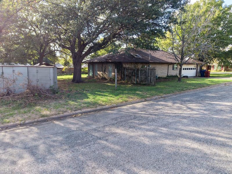 1602 Idlewood Drive, Sherman TX 75092 - Photo 5