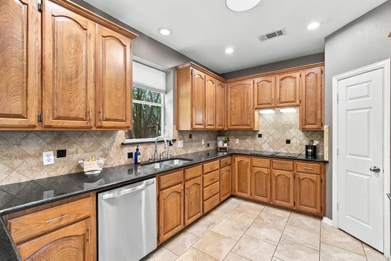 5904 Highland Hills Lane, Colleyville TX 76034 - Photo 11