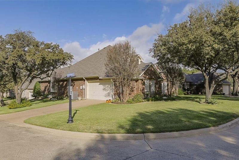 5024 Southpoint Drive, Arlington TX 76017 - Photo 3