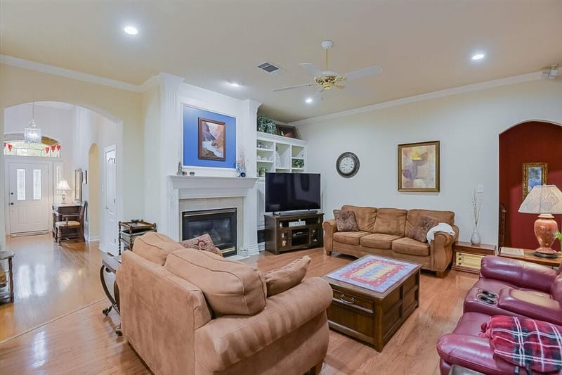 5024 Southpoint Drive, Arlington TX 76017 - Photo 8
