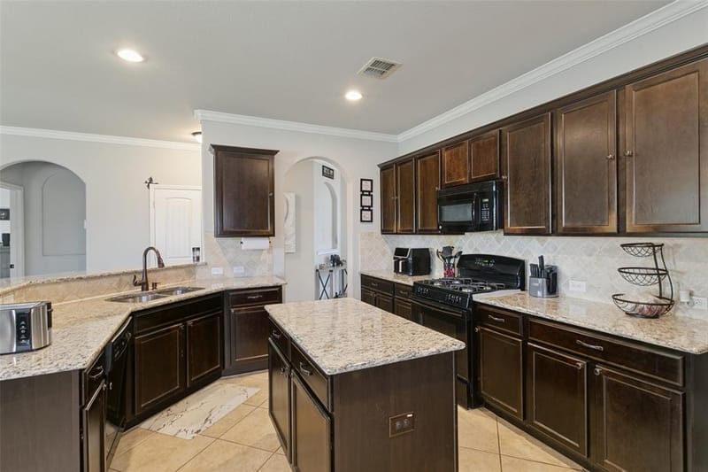 361 Coral Vine Lane, Burleson TX 76028 - Photo 2