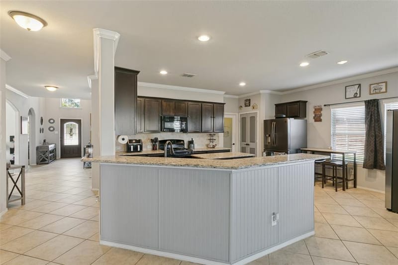 361 Coral Vine Lane, Burleson TX 76028 - Photo 4