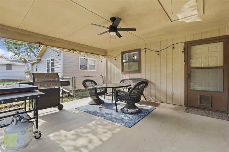 609 W Kilpatrick Avenue, Cleburne TX 76033 - Photo 17