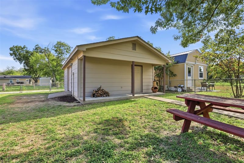 609 W Kilpatrick Avenue, Cleburne TX 76033 - Photo 20