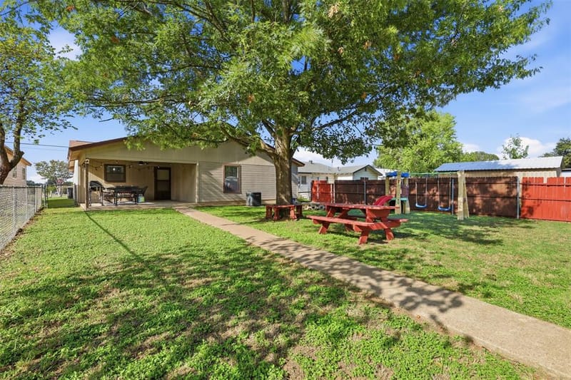 609 W Kilpatrick Avenue, Cleburne TX 76033 - Photo 18
