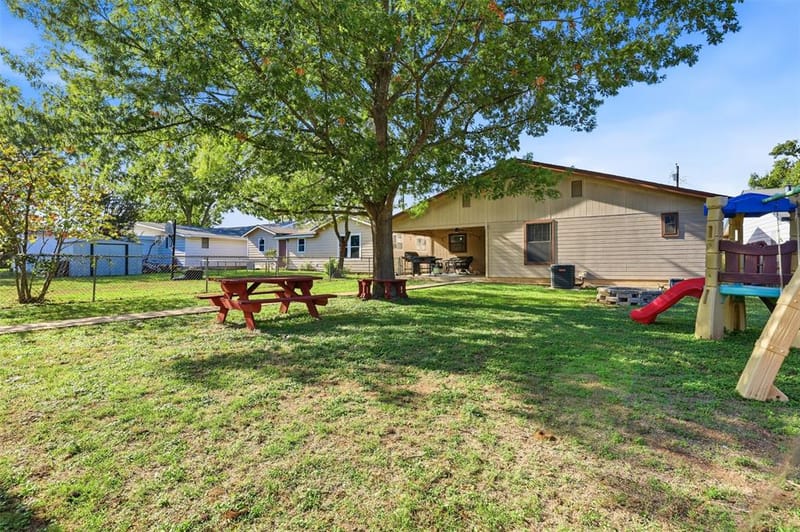 609 W Kilpatrick Avenue, Cleburne TX 76033 - Photo 19