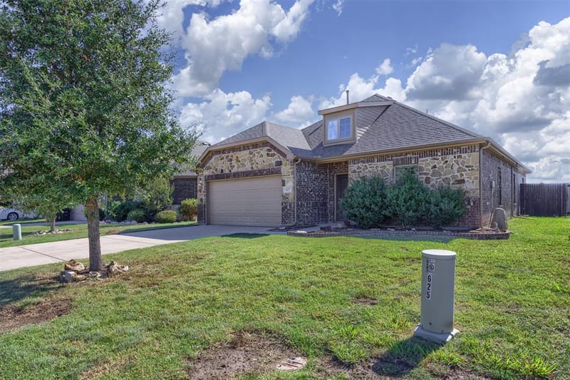 627 Redwood Drive, Greenville TX 75402 - Photo 3