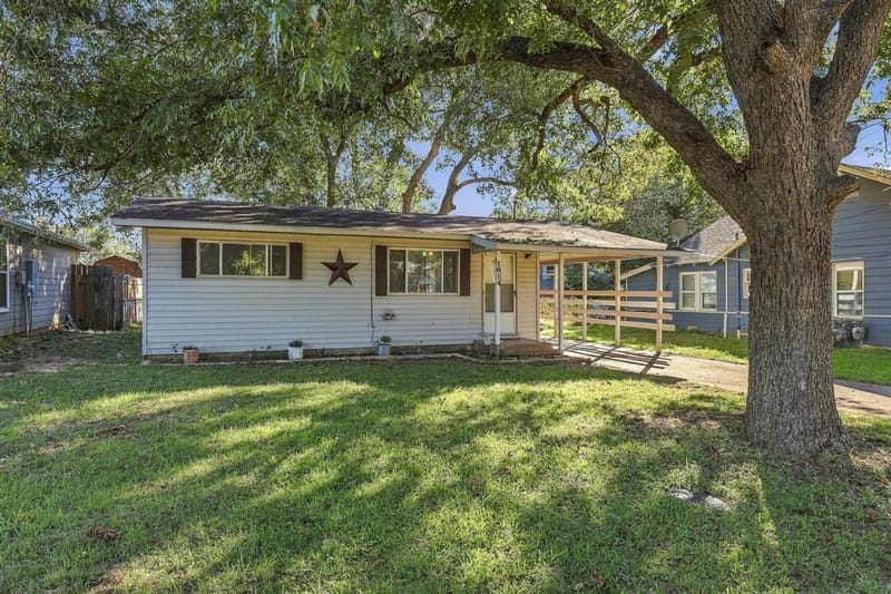 1014 W Florence Street, Denison TX 75020
