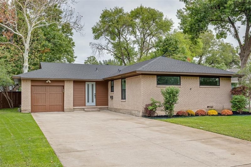 10109 San Lorenzo Drive, Dallas TX 75228 - Photo 2