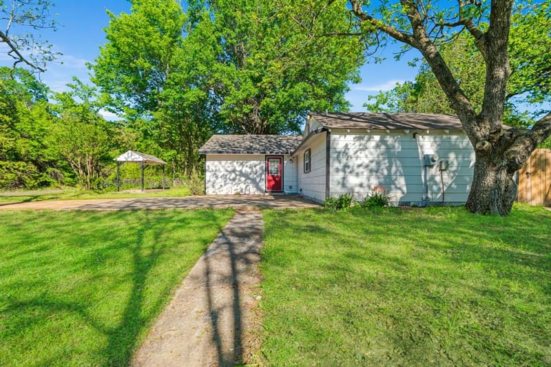2617 Graham Street, Paris TX 75460 - Photo 2