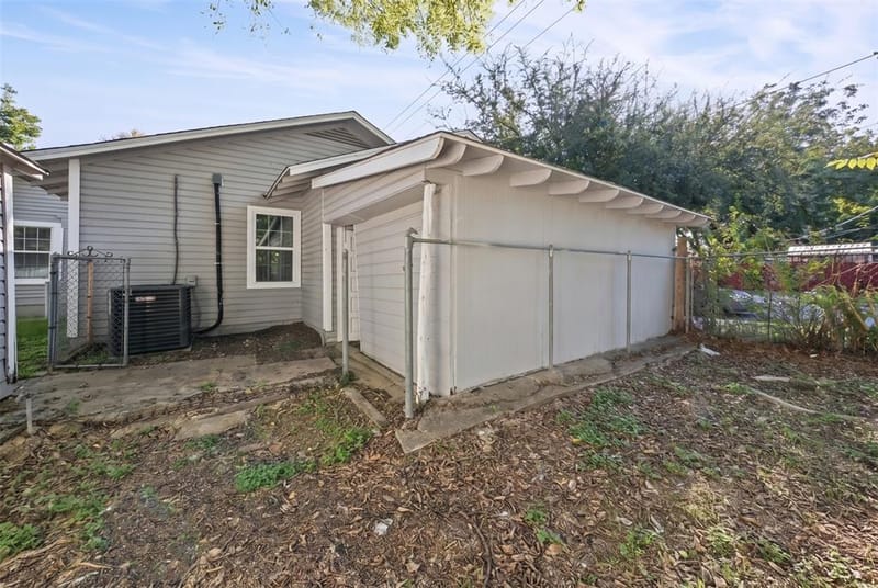 220 W Wardville Street, Cleburne TX 76033 - Photo 26