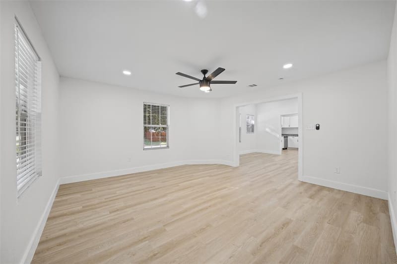 220 W Wardville Street, Cleburne TX 76033 - Photo 9